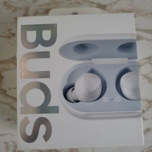 Galaxy Wireless Earbuds in White